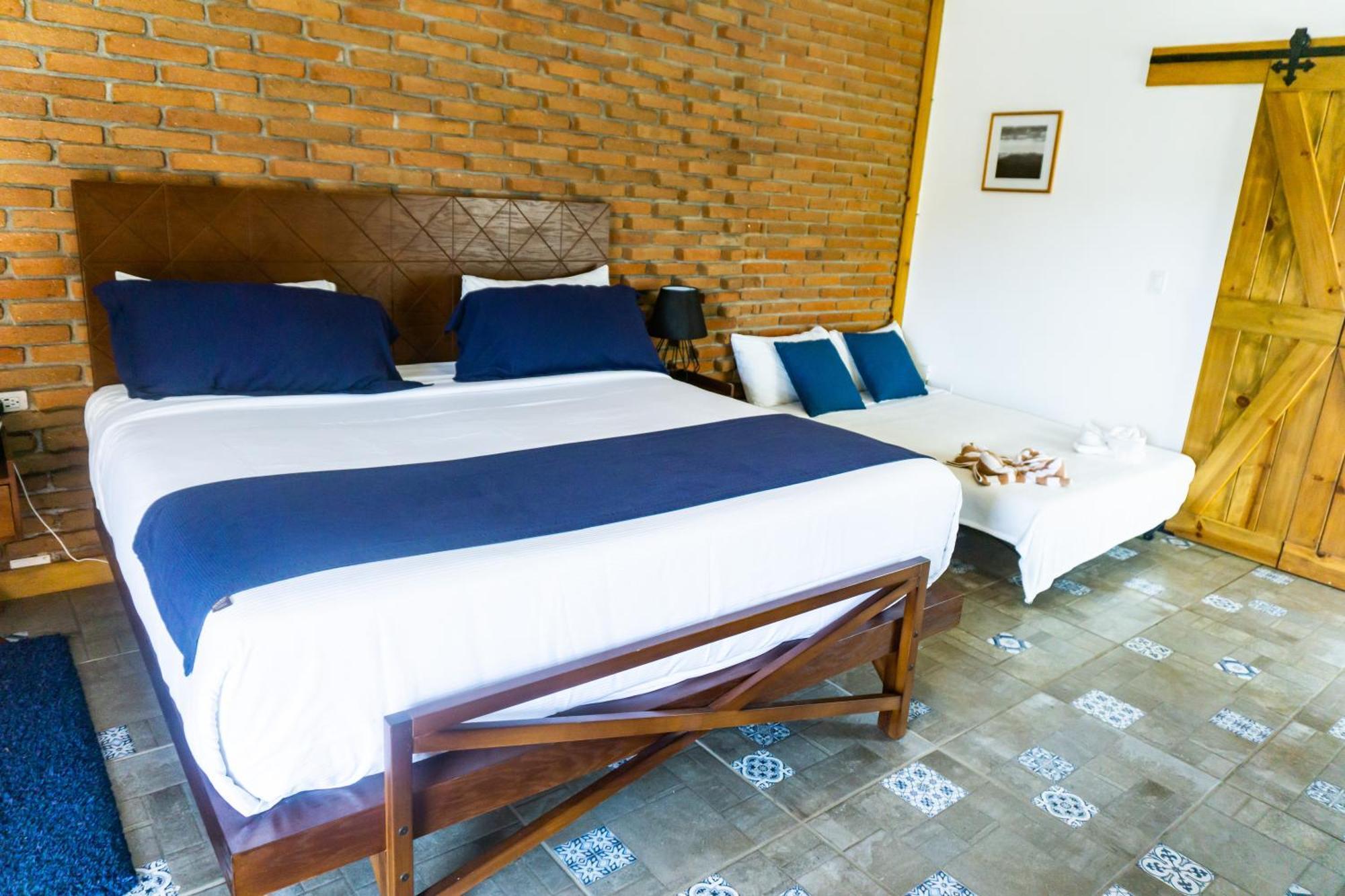 Ojo Azul Resort 瓜达鲁佩镇 外观 照片
